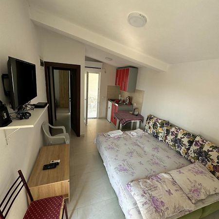 Apartment Perutovic Sutomore Exterior foto
