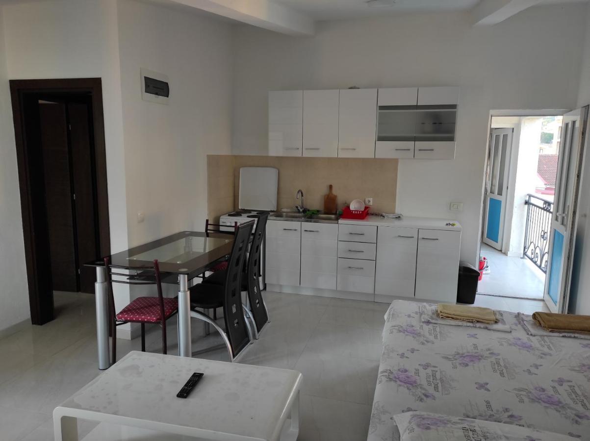 Apartment Perutovic Sutomore Exterior foto