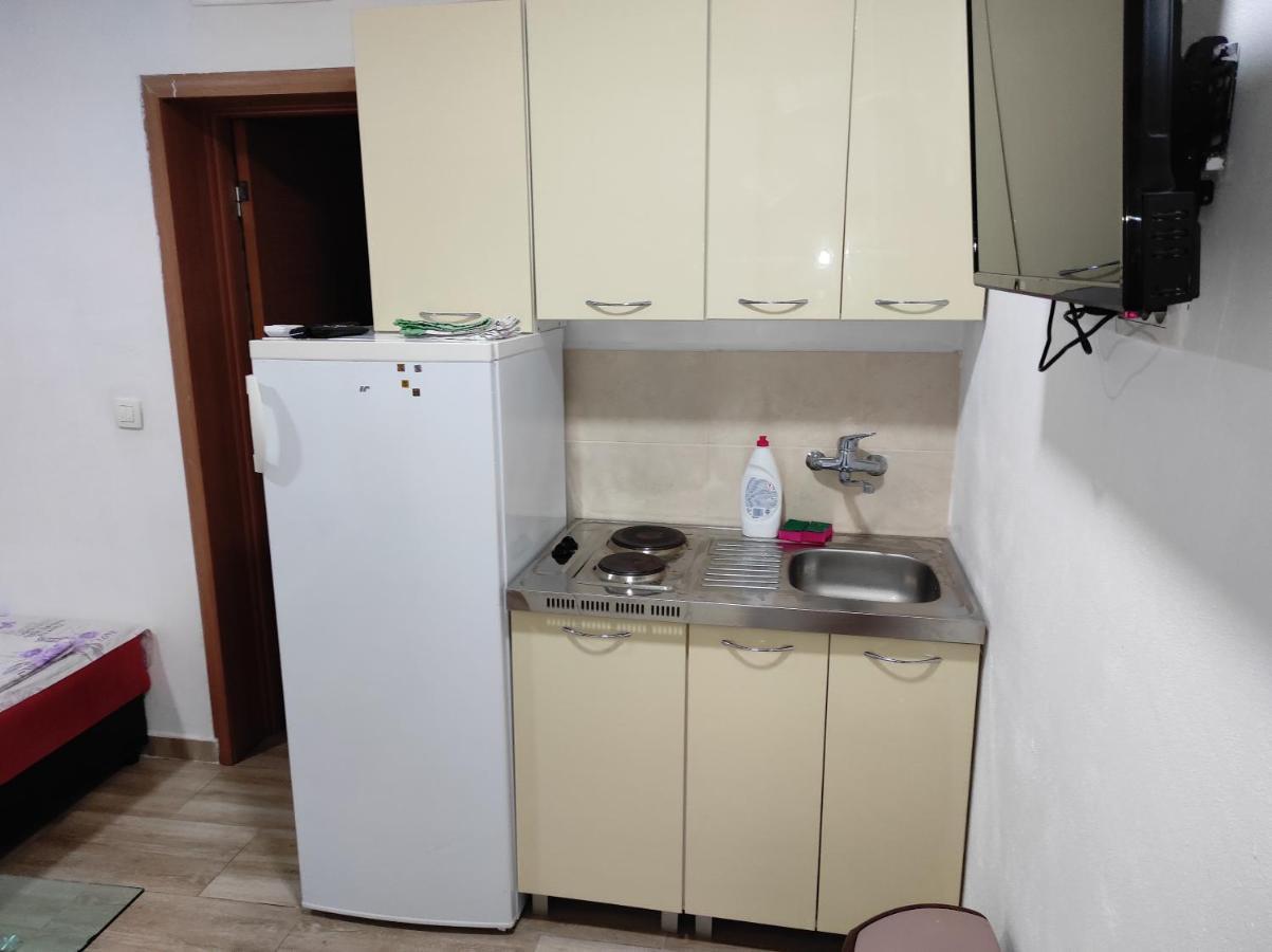 Apartment Perutovic Sutomore Exterior foto