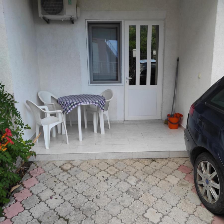 Apartment Perutovic Sutomore Exterior foto