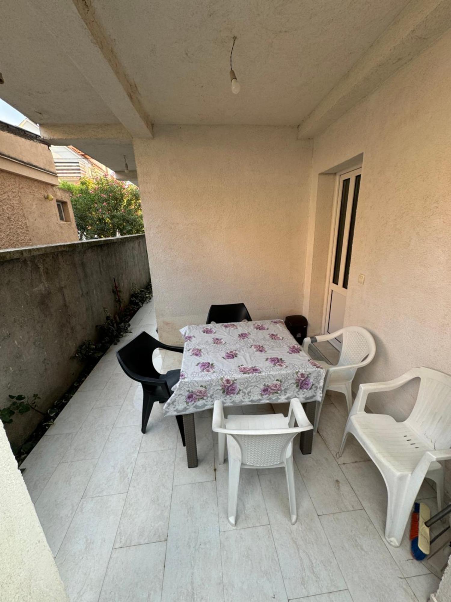 Apartment Perutovic Sutomore Exterior foto