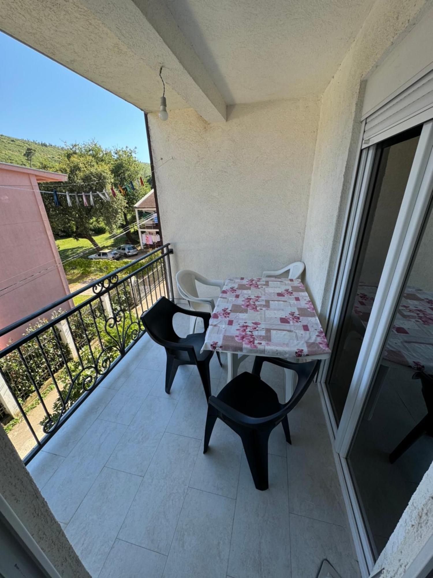 Apartment Perutovic Sutomore Exterior foto