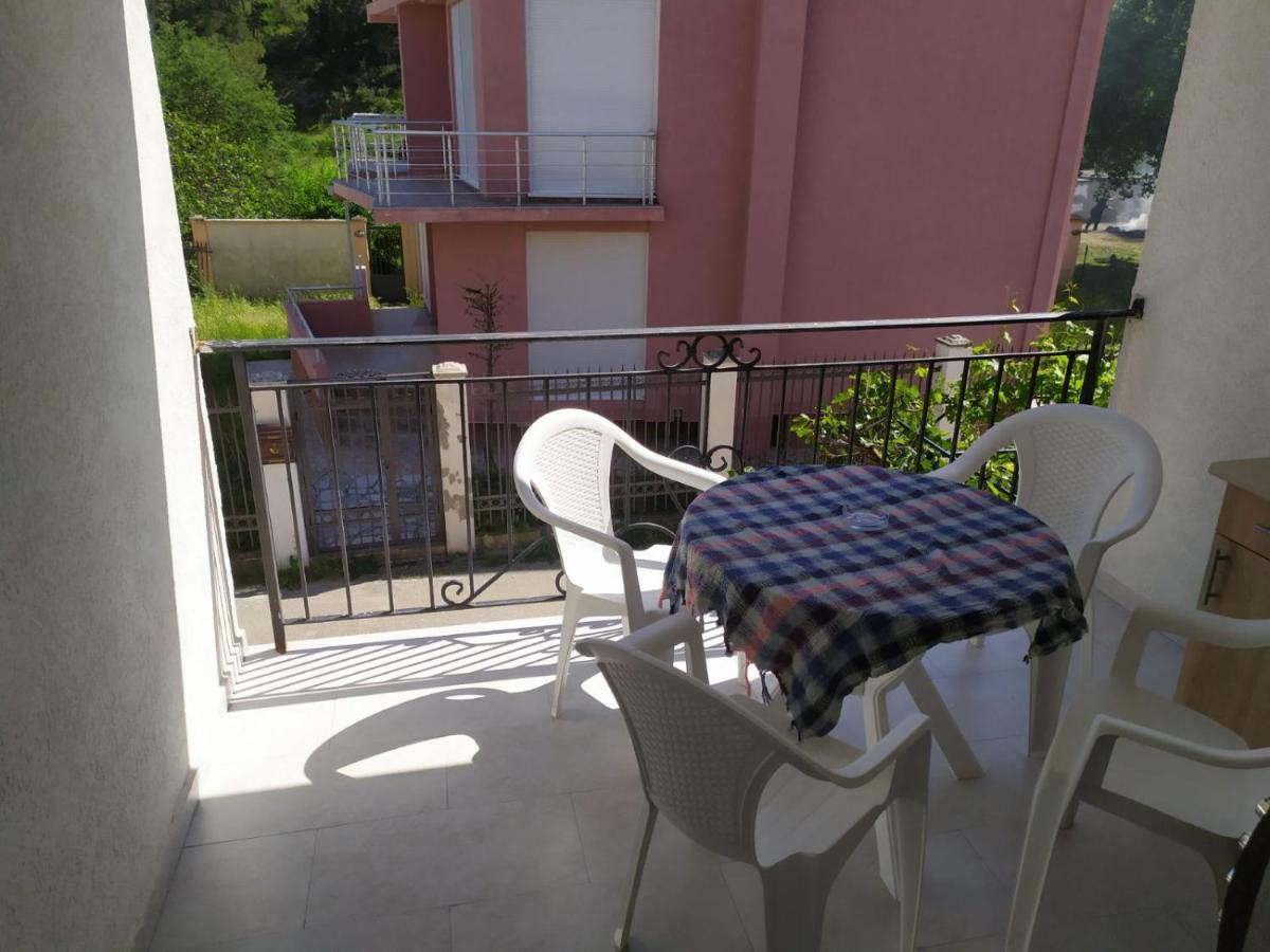Apartment Perutovic Sutomore Exterior foto